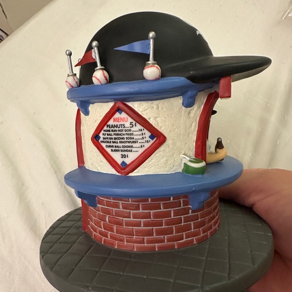 Department 56 Chicago White Sox Baseball Refreshment Stand MLB 2004 - Picture 3 of 9